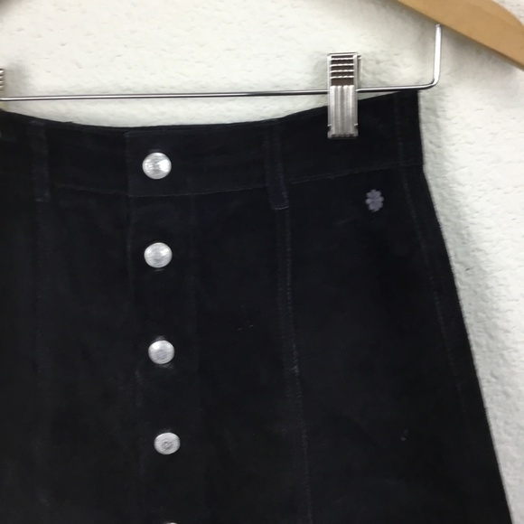 Alexa Chung for AG Black Suede Mini Skirt 25 - Picture 4 of 8